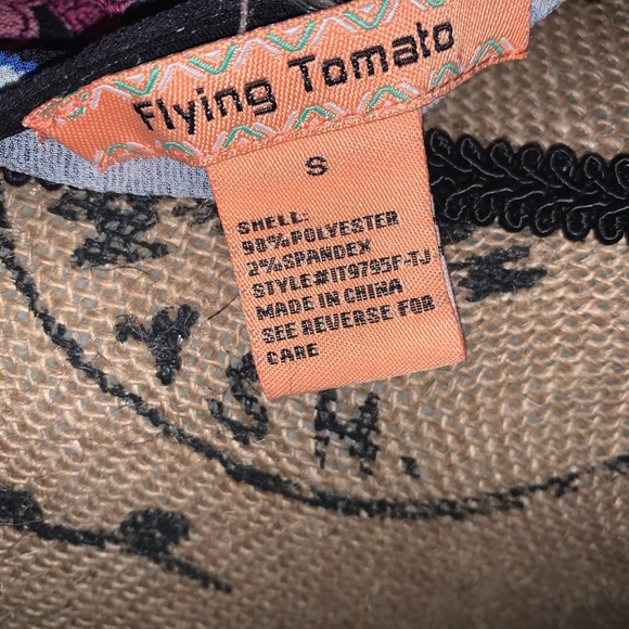 Cross front flower blouse 🌸🌺🌼 - Picture 5 of 6